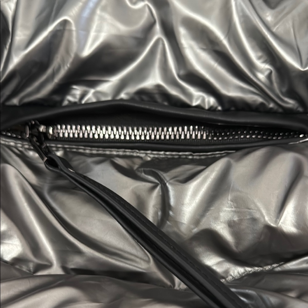 Quilted Silver Women's Bag. - Picture 7 of 10